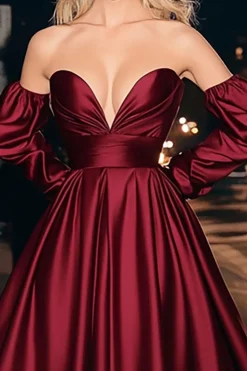 Borgonha cetim sem alças Ruched A-Line Long Prom Dress com fenda