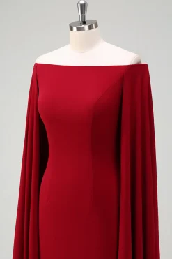 Borgonha fora do ombro bodycon vestido de cocktail com mangas de capa