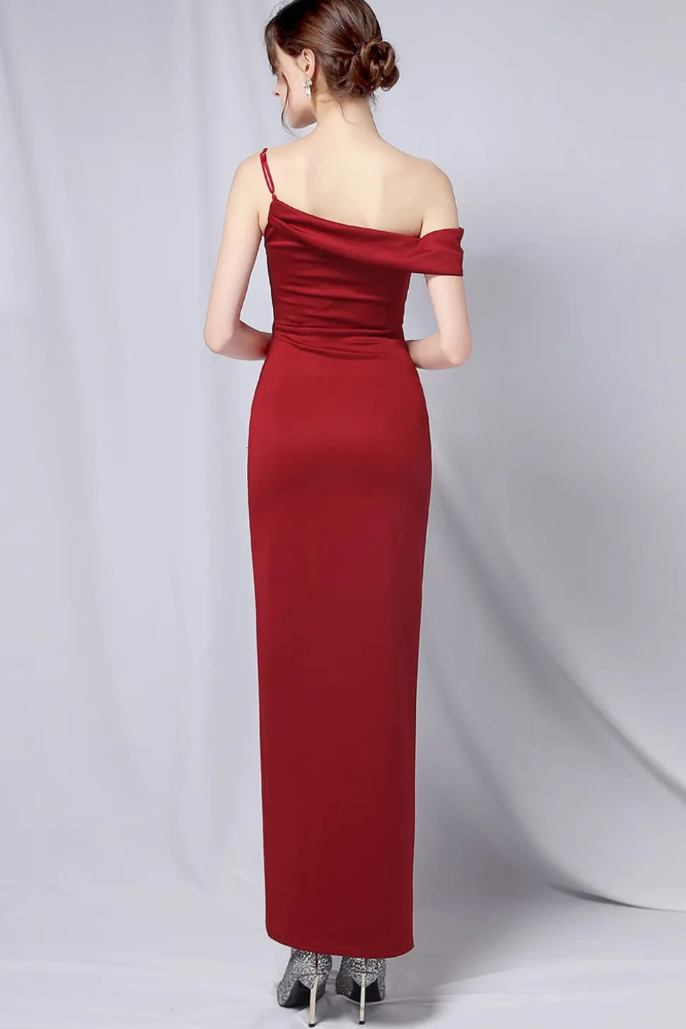 Borgonha One Shoulder Vestido de baile com fenda