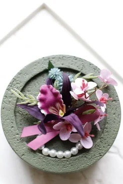 Borgonha Prom Corsage de Pulso e Boutonniere Masculino com Pérolas