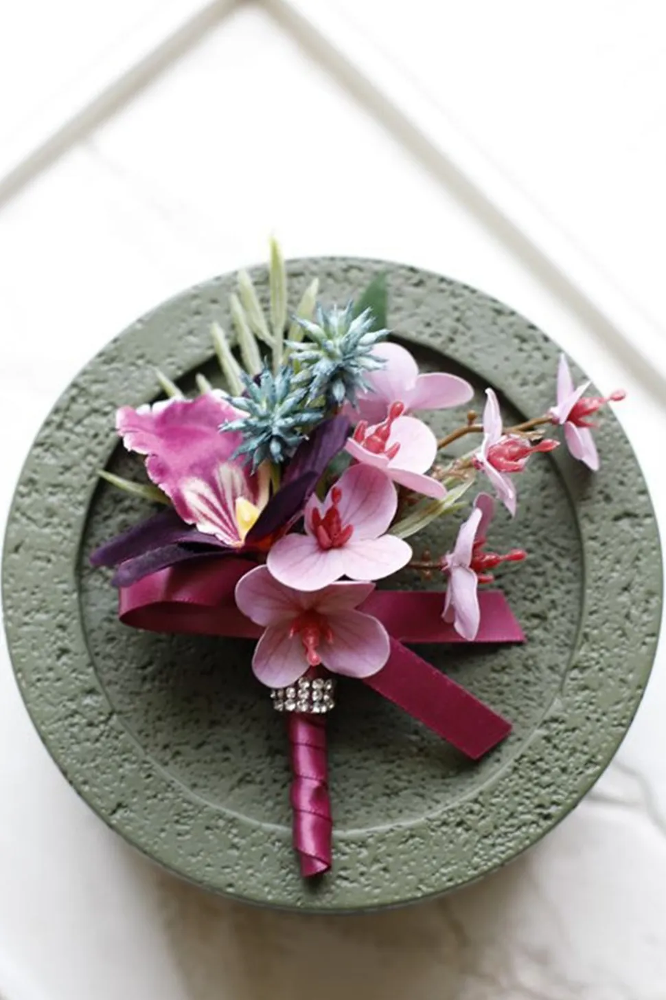 Borgonha Prom Corsage de Pulso e Boutonniere Masculino com Pérolas
