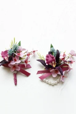 Borgonha Prom Corsage de Pulso e Boutonniere Masculino com Pérolas