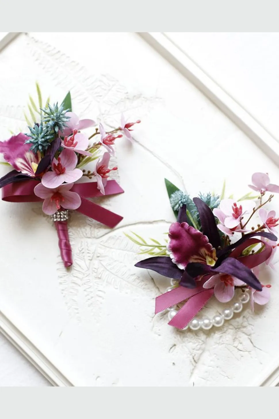 Borgonha Prom Corsage de Pulso e Boutonniere Masculino com Pérolas