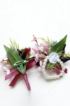 Borgonha Prom Corsage de Pulso e Boutonniere Masculino com Pérolas