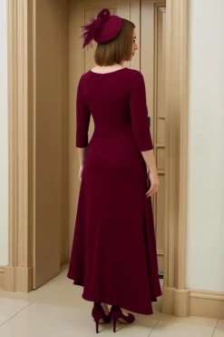 Borgonha Uma linha Bateau pescoço alto-baixo vestido de noiva convidado
