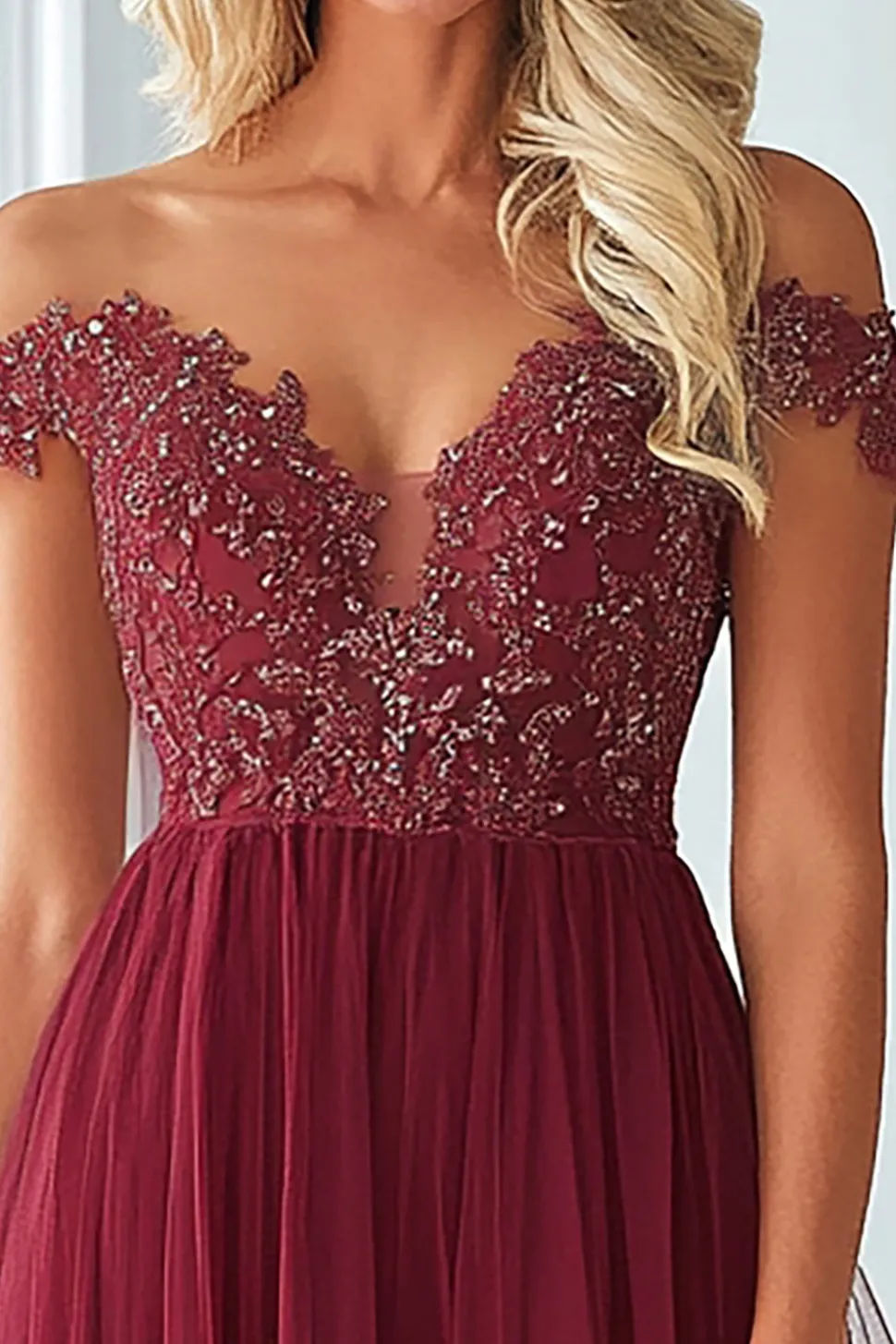 Borgonha Uma linha de renda de tule fora do ombro mãe do vestido de noiva