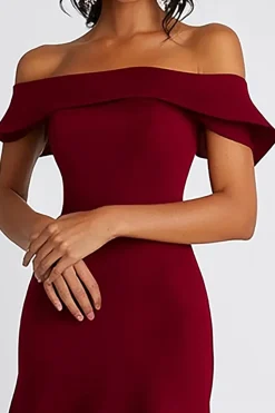 Borgonha Uma linha fora do ombro joelho comprimento vestido formal