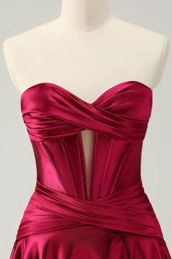 Borgonha Uma Linha Querida Strapless Keyhole Cetim Homecoming Dress
