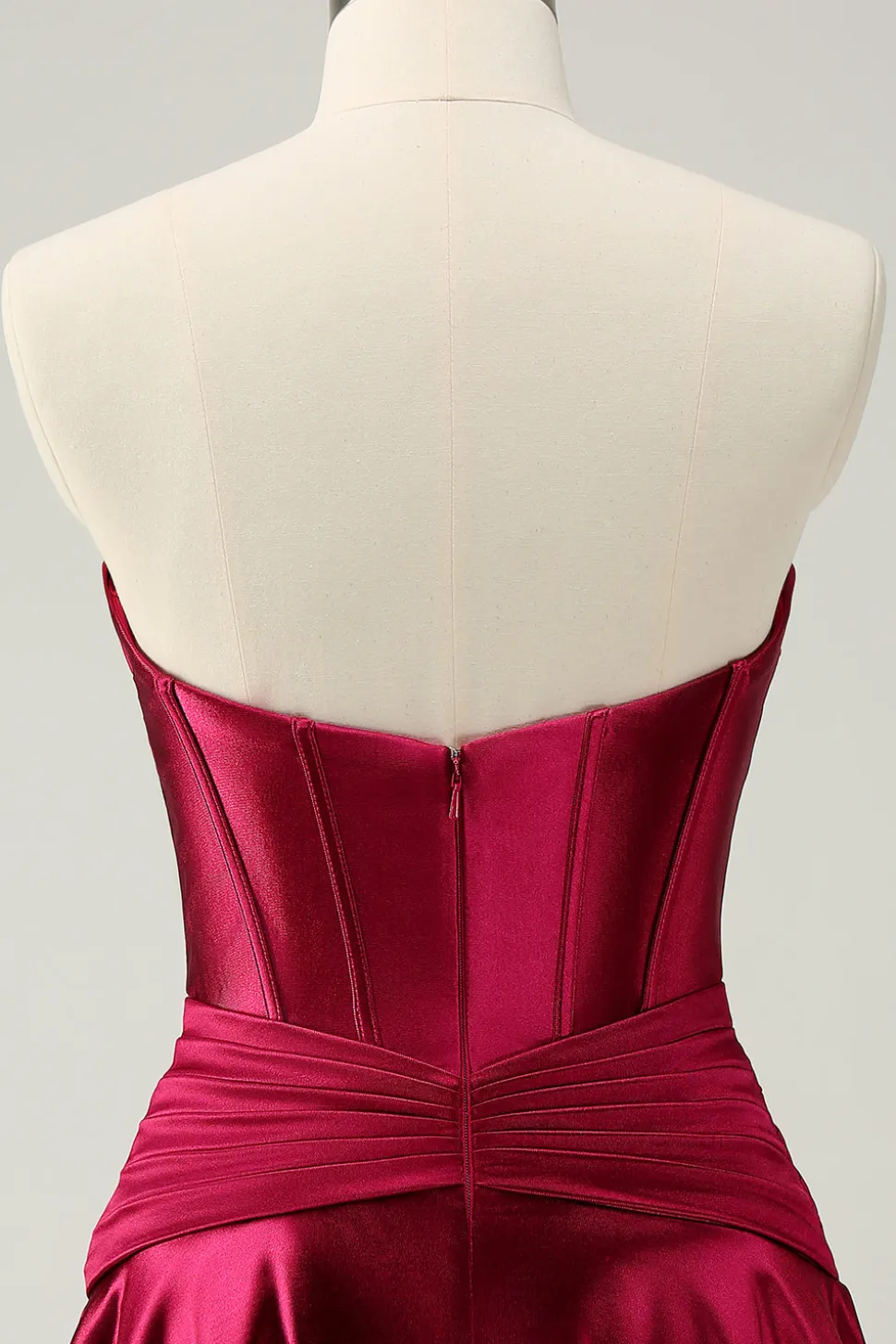 Borgonha Uma Linha Querida Strapless Keyhole Cetim Homecoming Dress