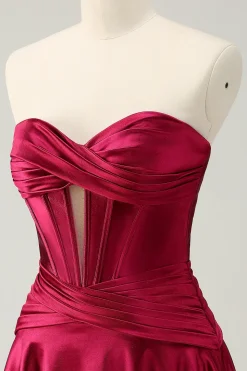 Borgonha Uma Linha Querida Strapless Keyhole Cetim Homecoming Dress