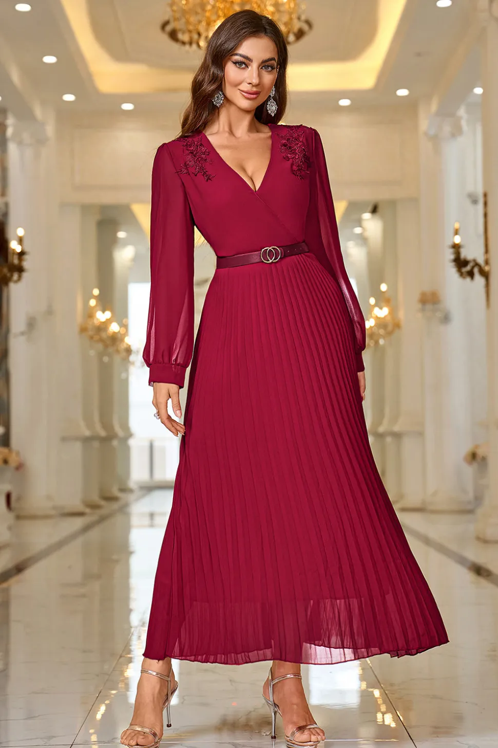 Borgonha Uma Linha V Pescoço Plissado Appliques Belted Prom Dress com mangas compridas