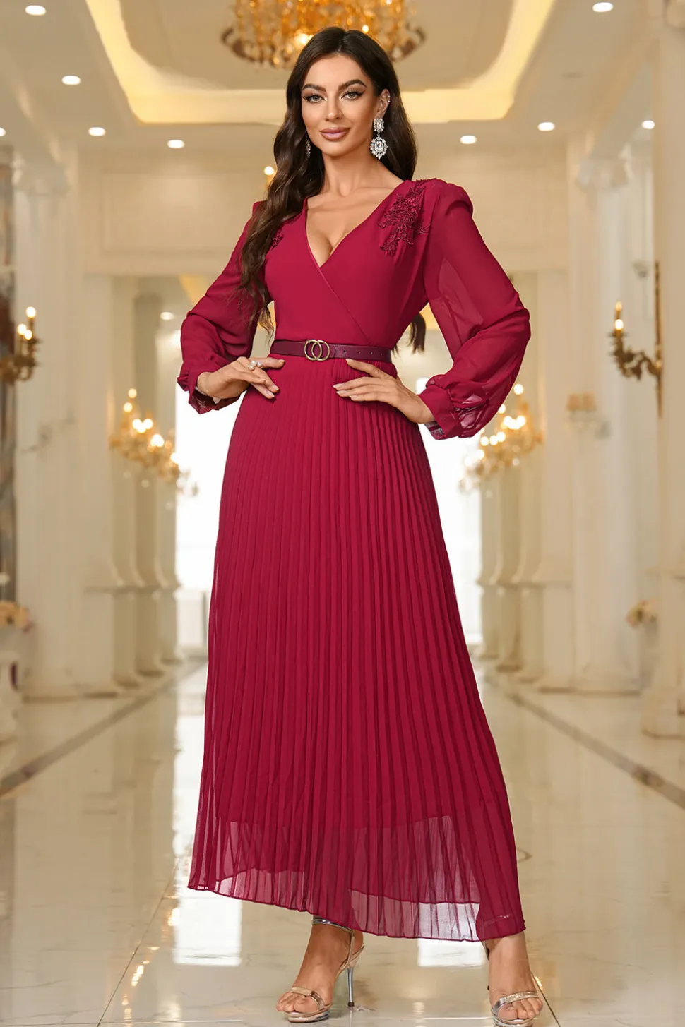Borgonha Uma Linha V Pescoço Plissado Appliques Belted Prom Dress com mangas compridas