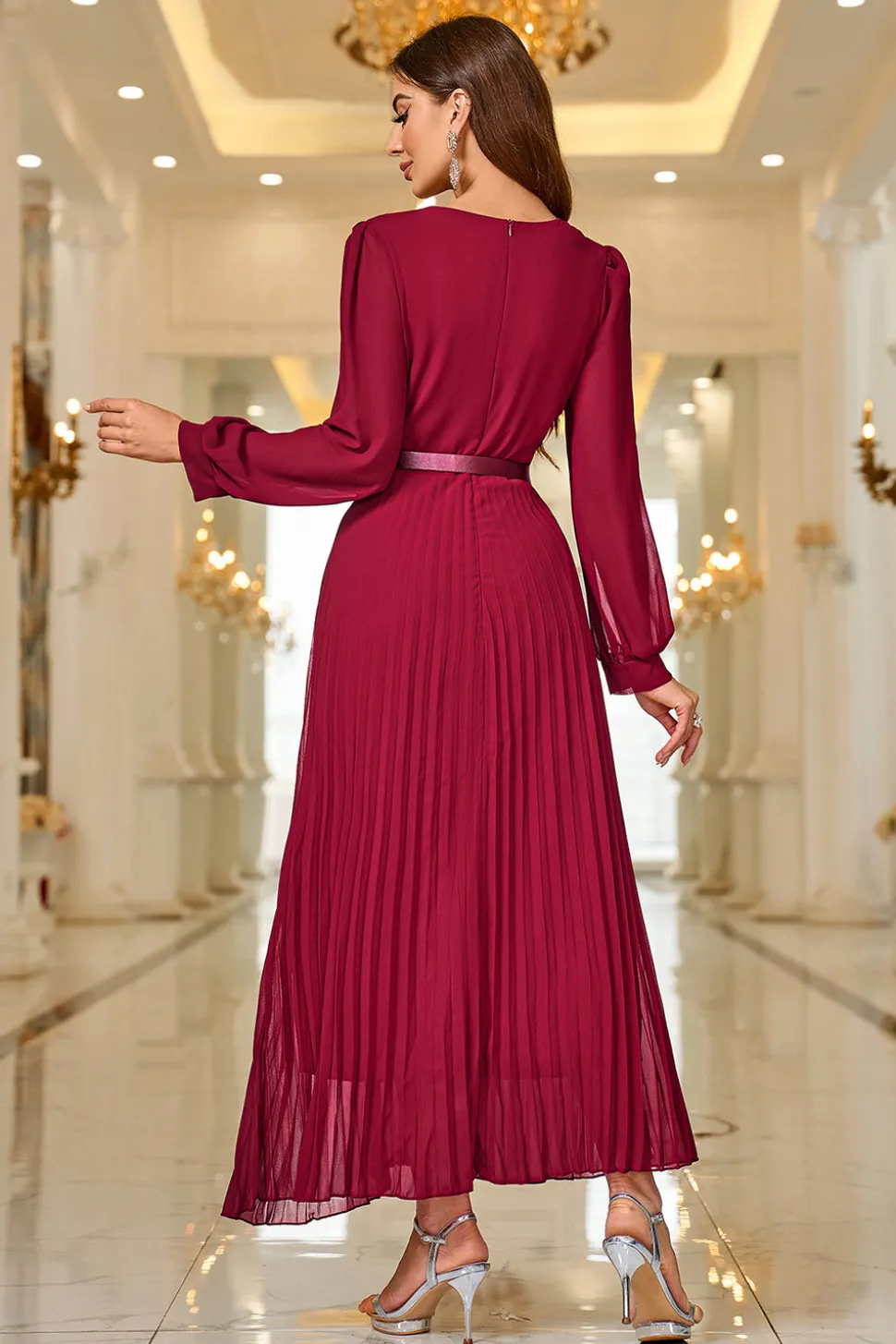 Borgonha Uma Linha V Pescoço Plissado Appliques Belted Prom Dress com mangas compridas