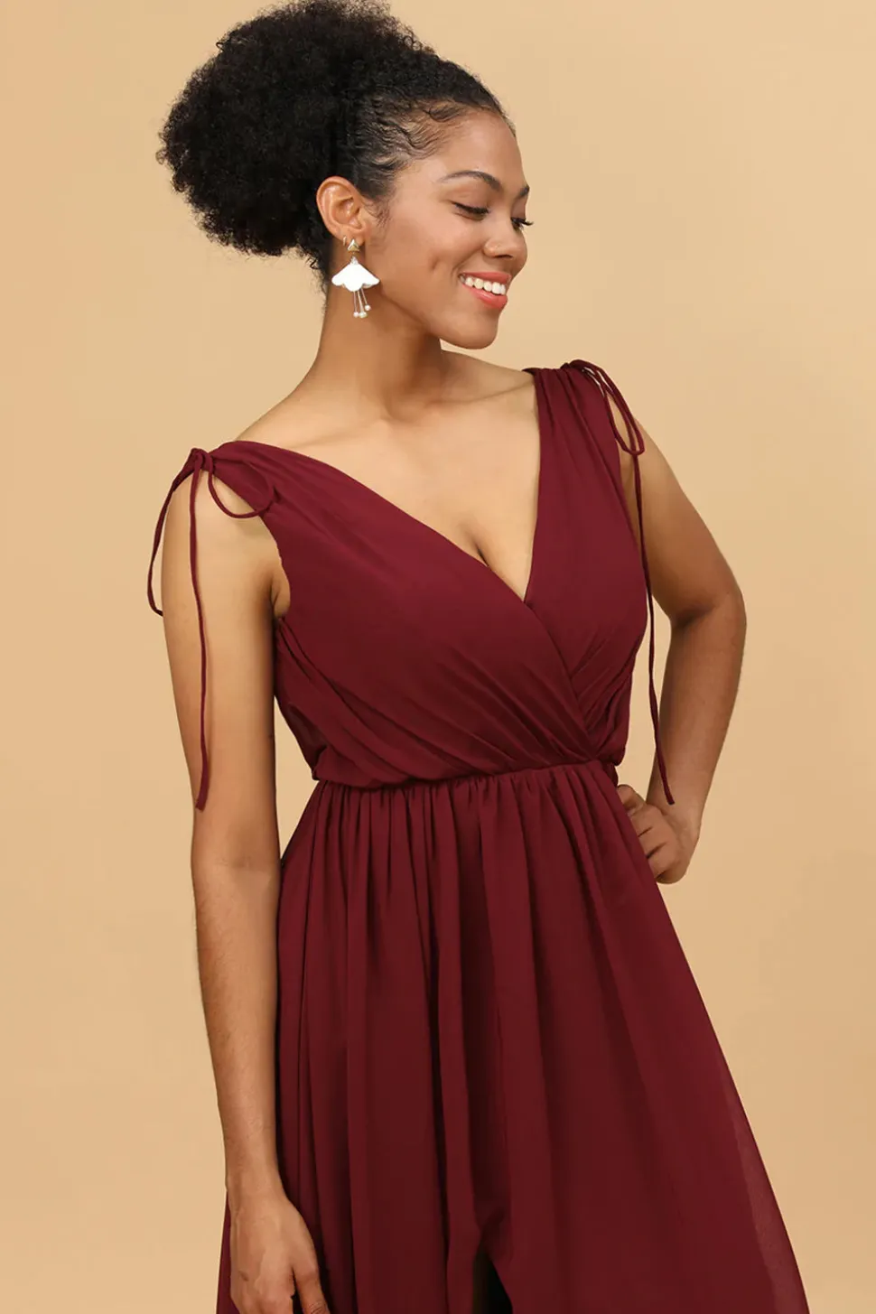 Borgonha Vestido de Dama de Honra Gola em V