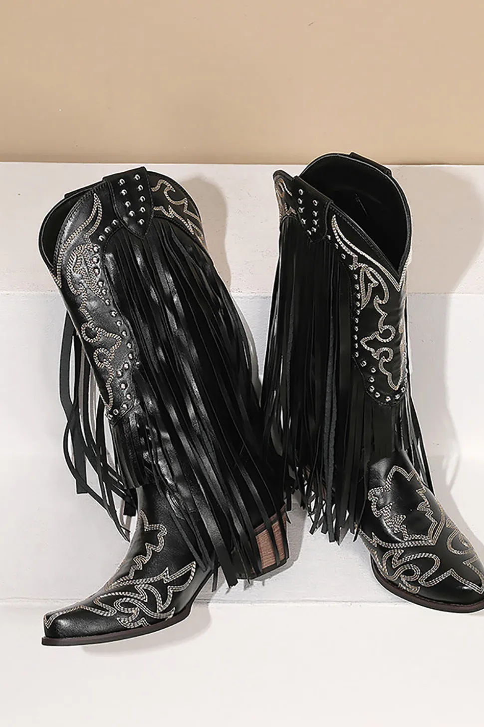 Botas de Couro Tassel Bordado Preto Feminino