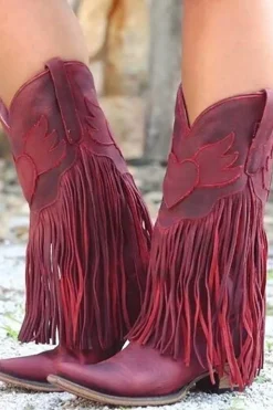 Botins com franjas vermelhas escuras