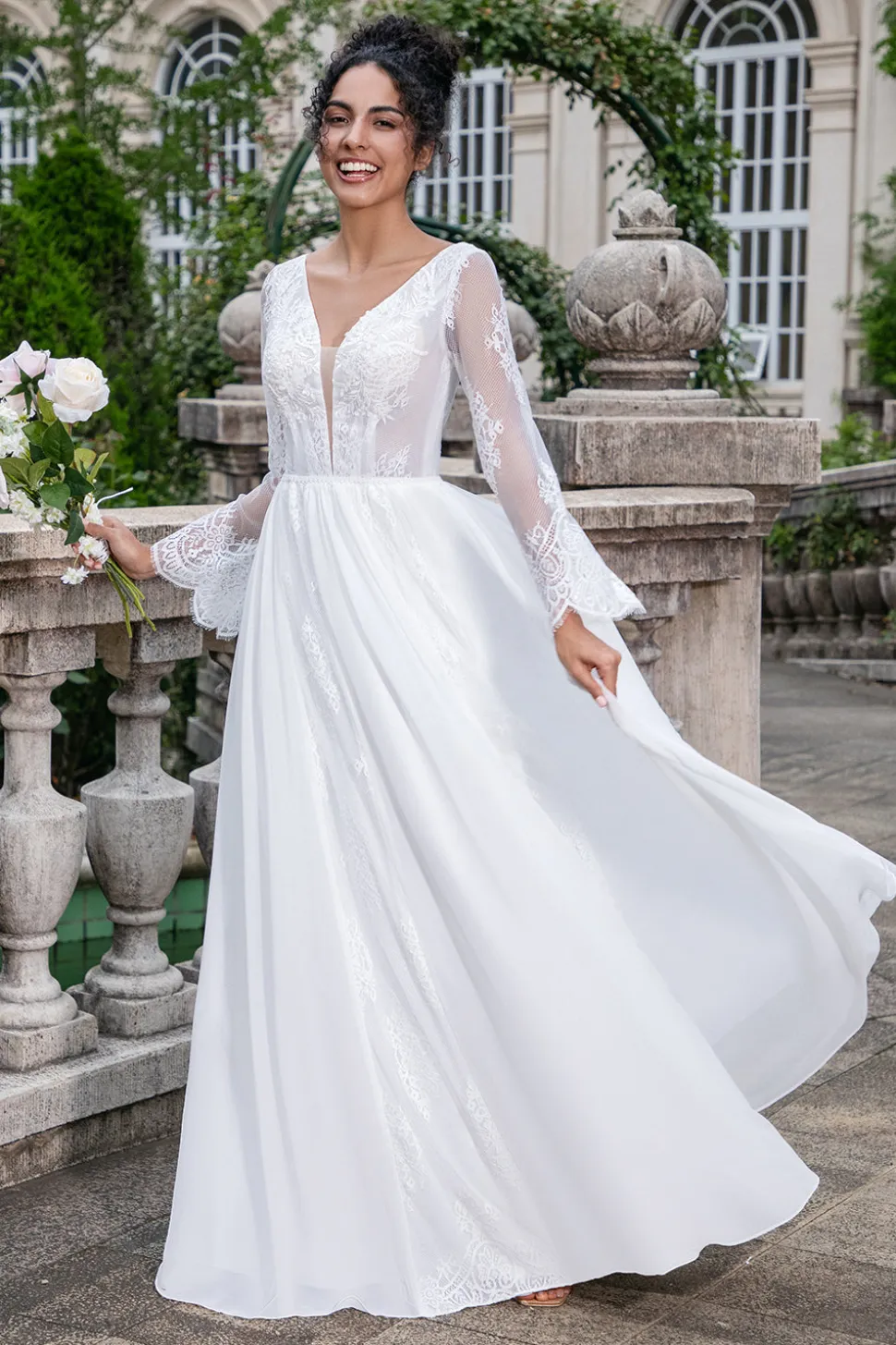 Branco A Line V Pescoço Mangas Longas Praia Boho Vestido de Noiva com Renda Appliqued