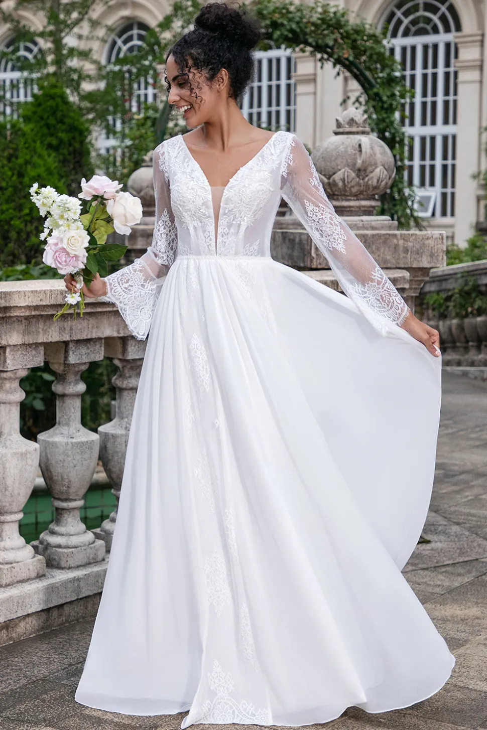 Branco A Line V Pescoço Mangas Longas Praia Boho Vestido de Noiva com Renda Appliqued