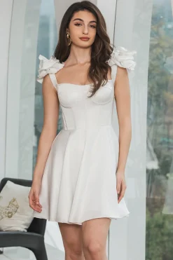 Branco A-Line Corset vestido curto de formatura com babados