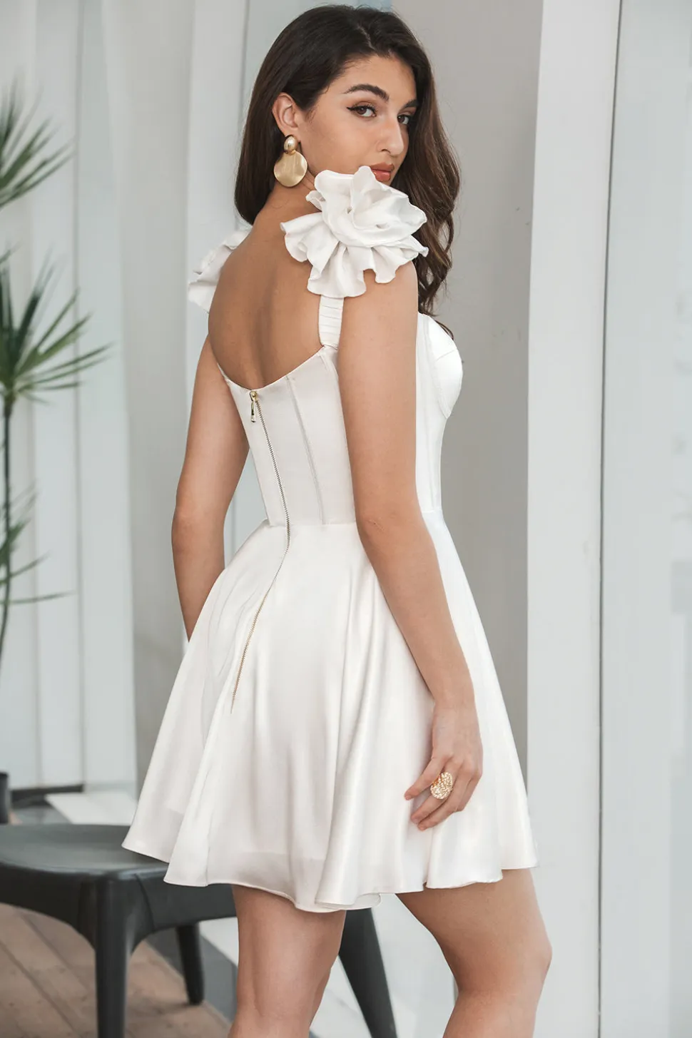 Branco A-Line Corset vestido curto de formatura com babados