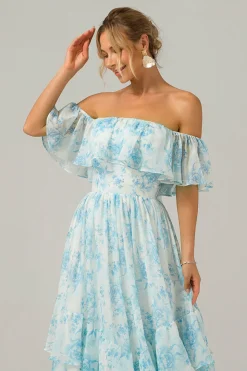 Branco azul floral fora do ombro Boho longo vestido de dama de honra com babados