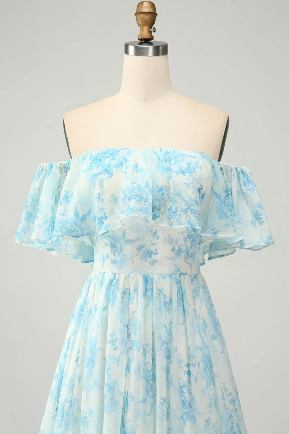 Branco azul floral fora do ombro tiered longo vestido de dama de honra