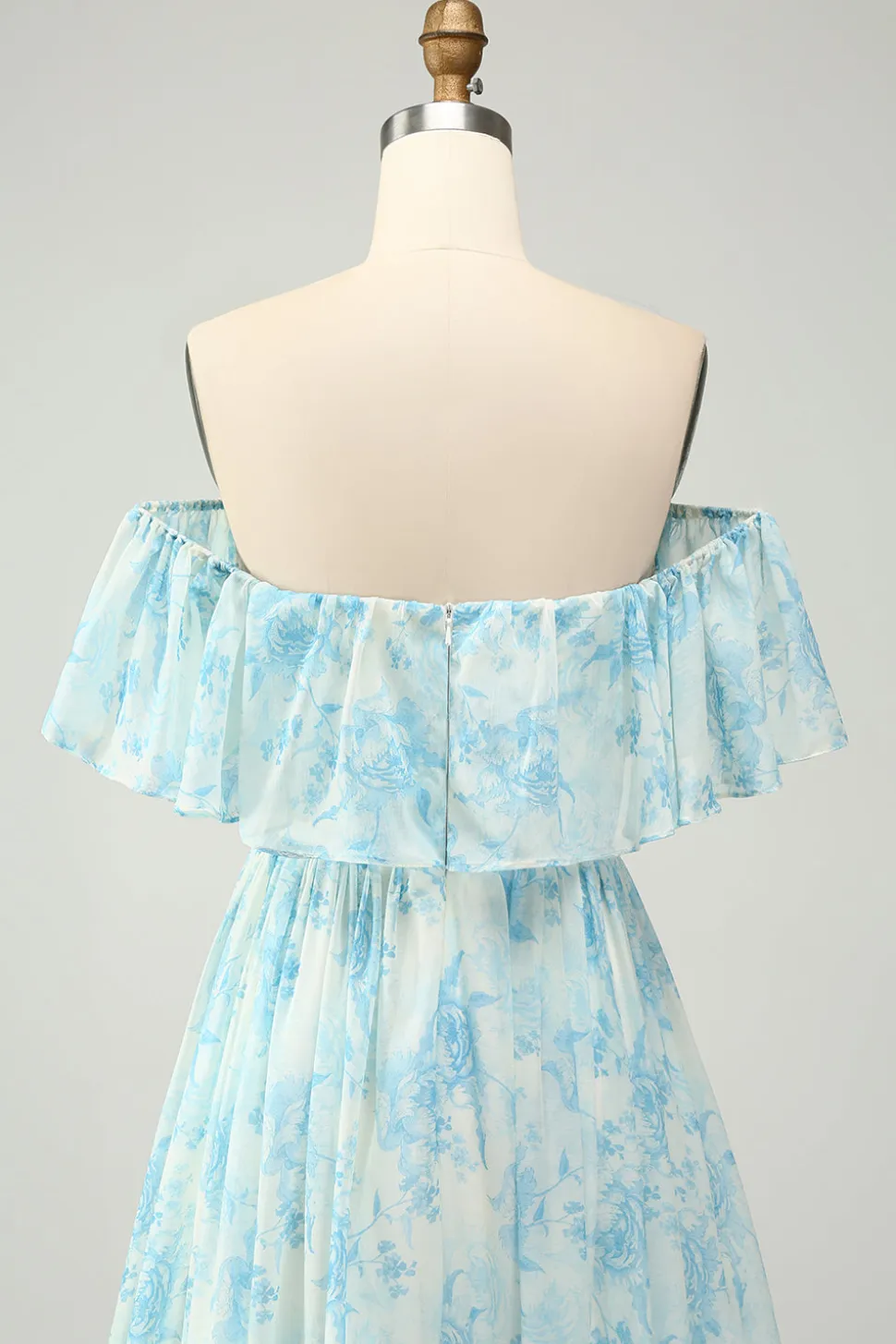 Branco azul floral fora do ombro tiered longo vestido de dama de honra