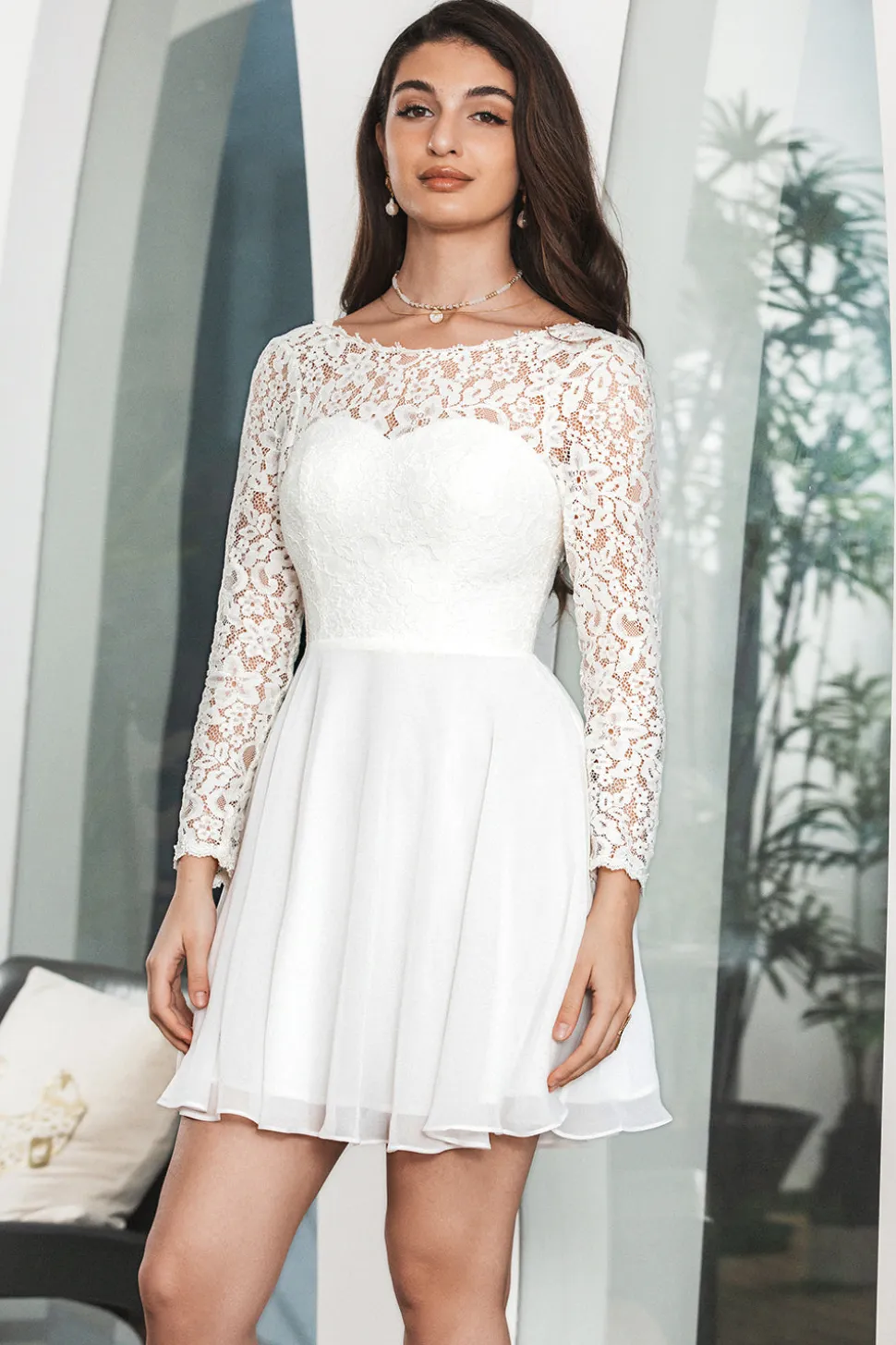 Branco Bateau mangas compridas sem costas vestido curto de formatura