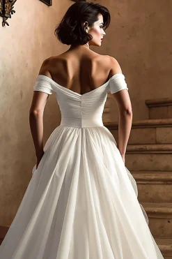 Branco fora do ombro um vestido de noiva linha com fenda