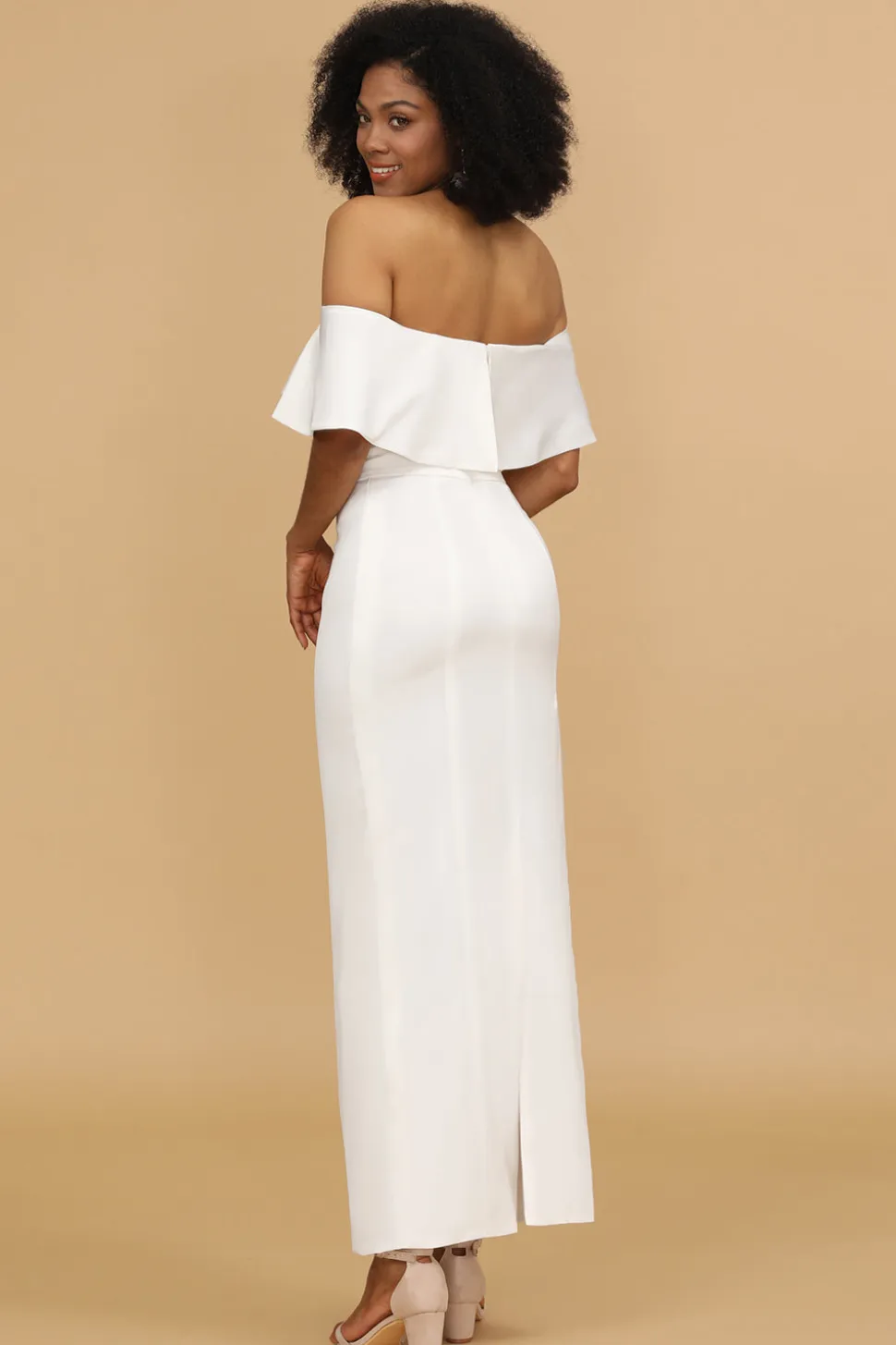 Branco fora do ombro vestido de dama de honra cetim