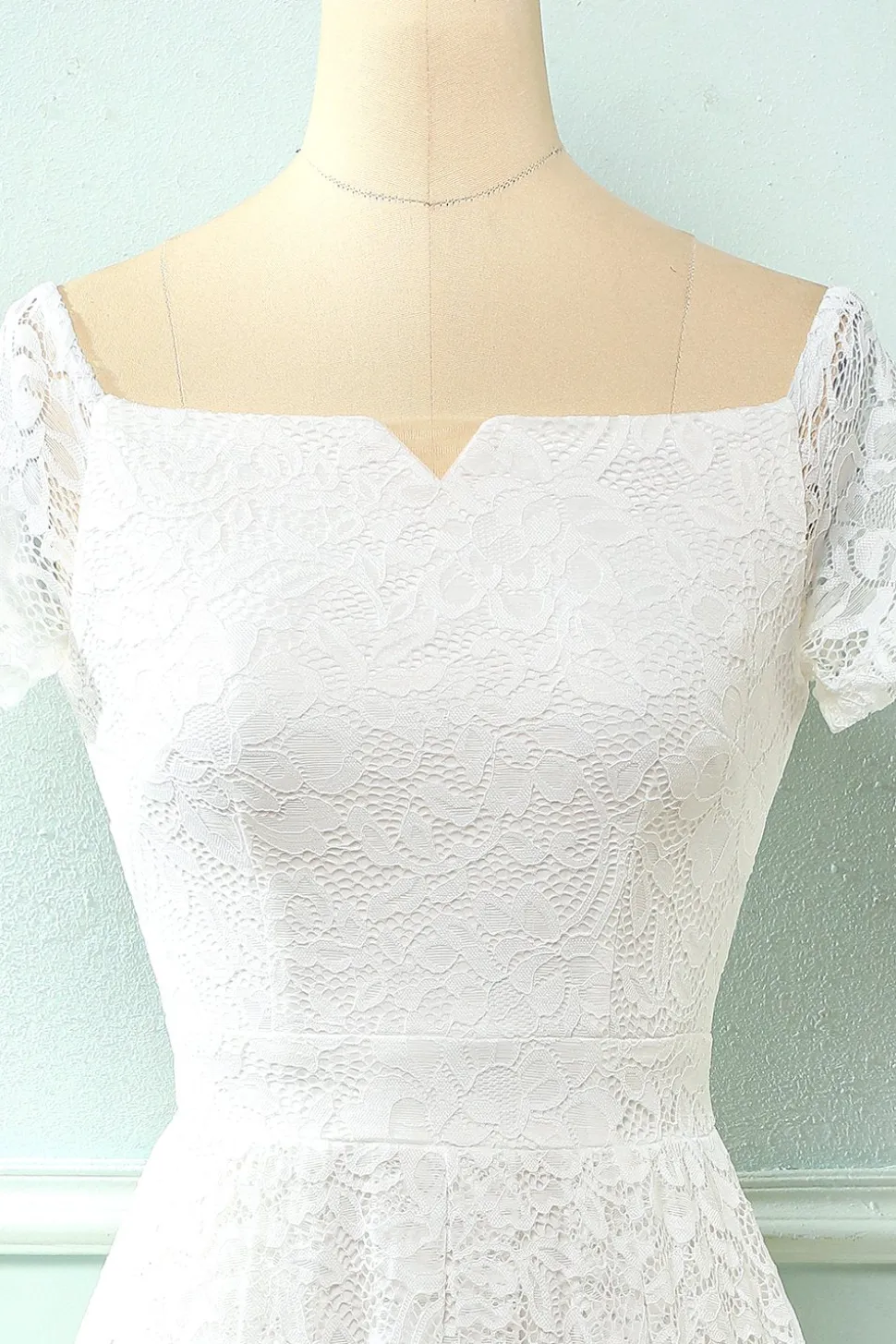 Branco fora do vestido de festa de renda de ombro