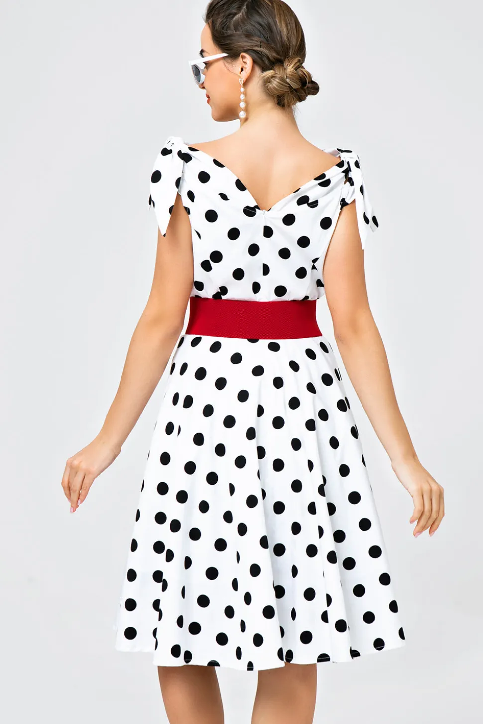 Branco Fora-ombro Vestido Com Bolinhas Pretas