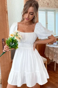 Branco Pescoço Quadrado Mini Mangas Curtas Vestido de Formatura