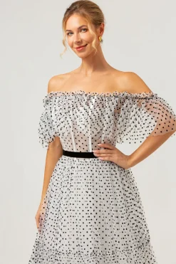 Branco preto A-Line fora do ombro longo vestido de baile com ponto