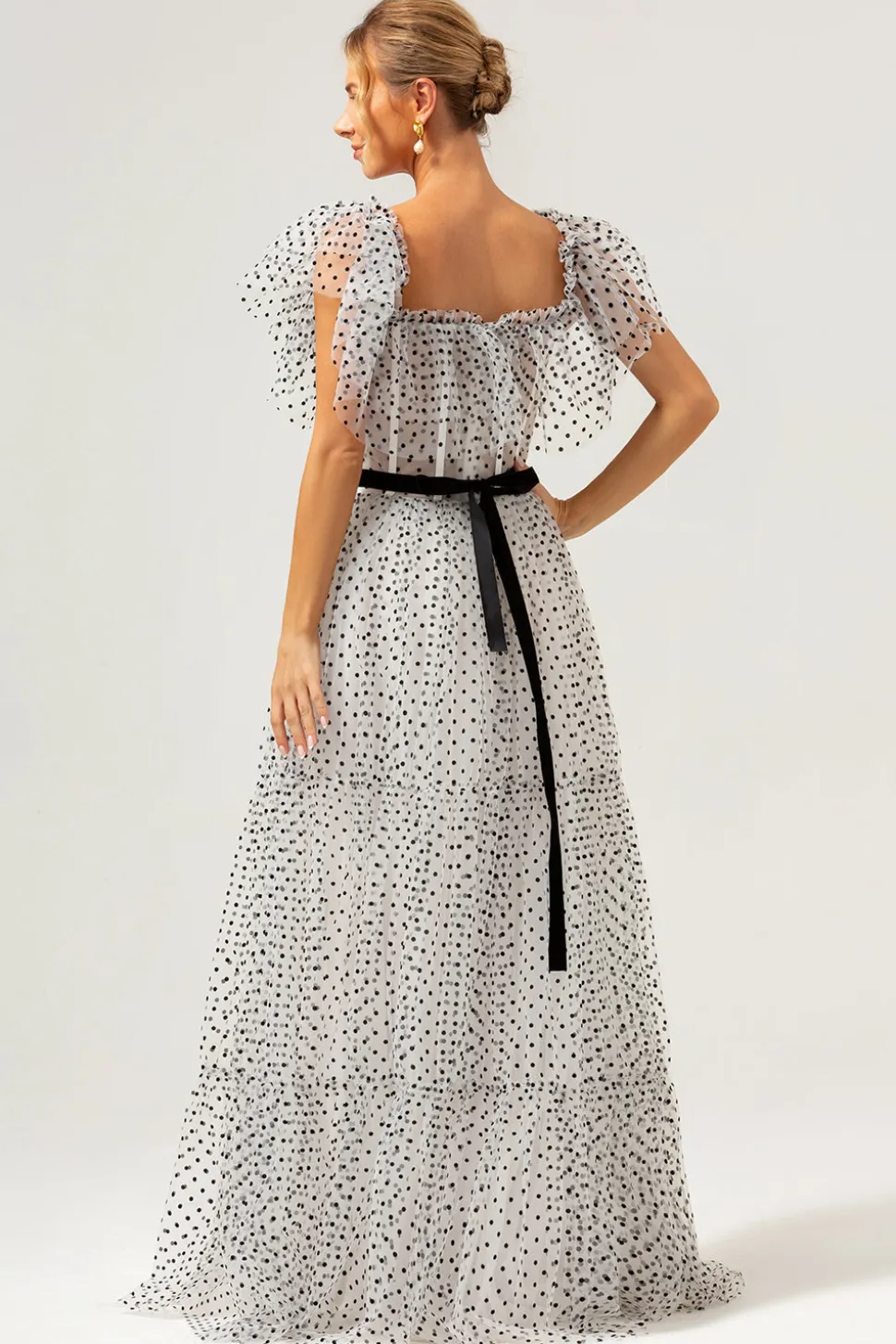 Branco preto A-Line fora do ombro longo vestido de baile com ponto