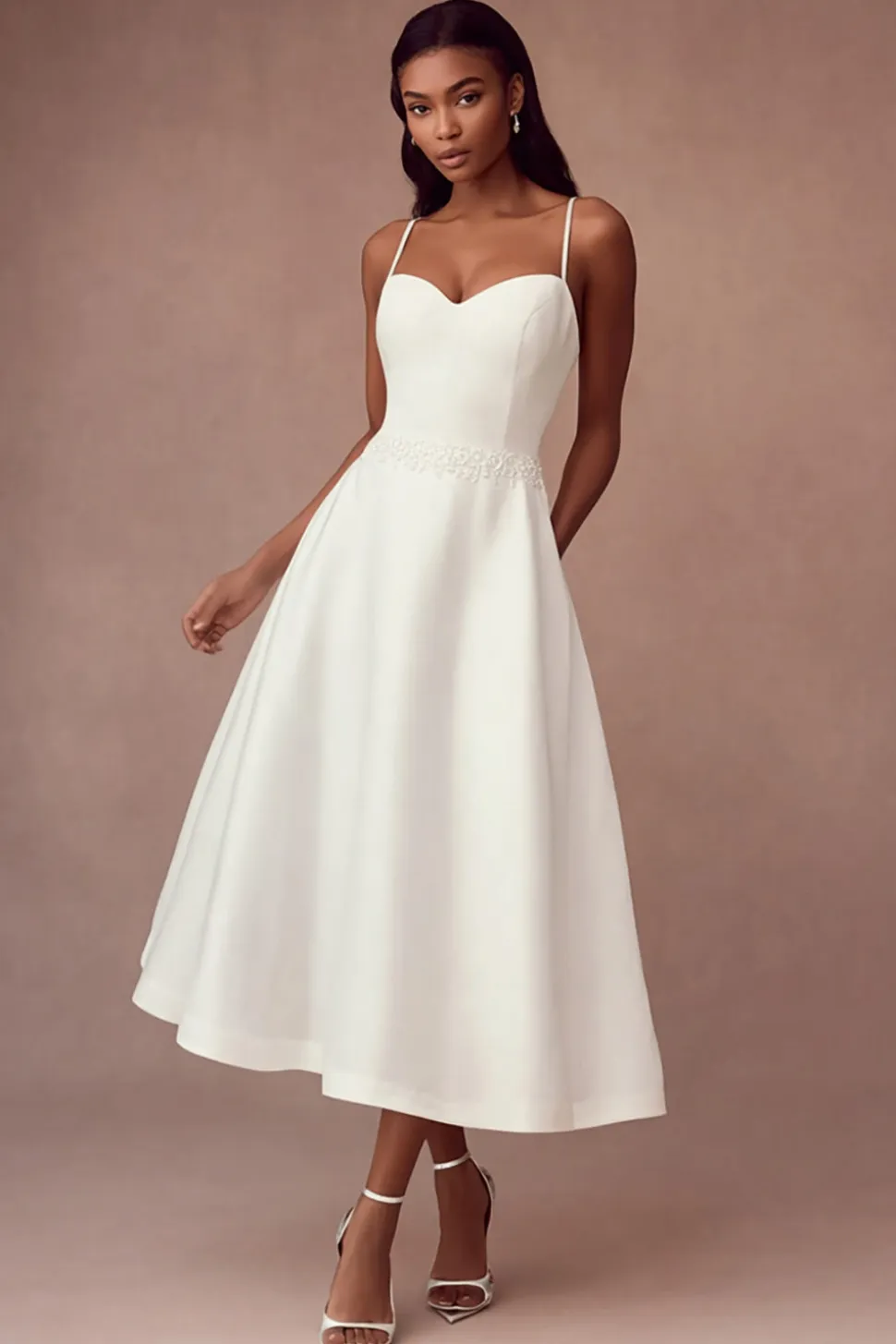 Branco simples uma linha de cetim espaguete alças vestido de noiva