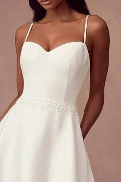 Branco simples uma linha de cetim espaguete alças vestido de noiva