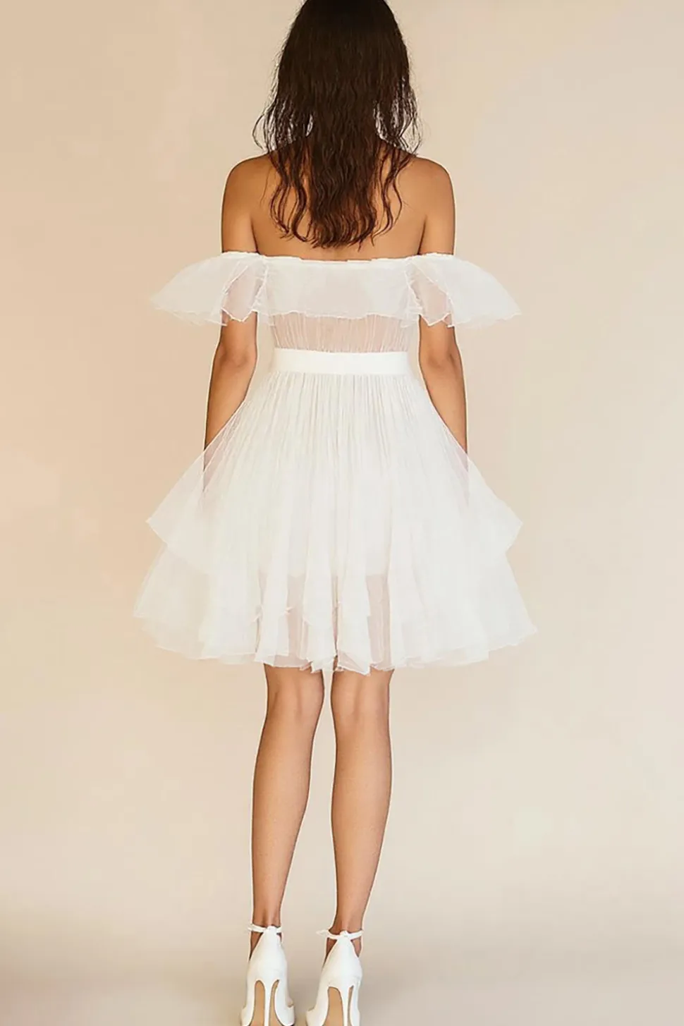 Branco Uma linha fora do ombro babado vestido de formatura