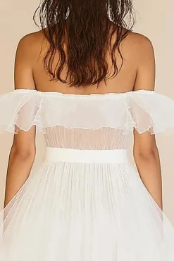 Branco Uma linha fora do ombro babado vestido de formatura