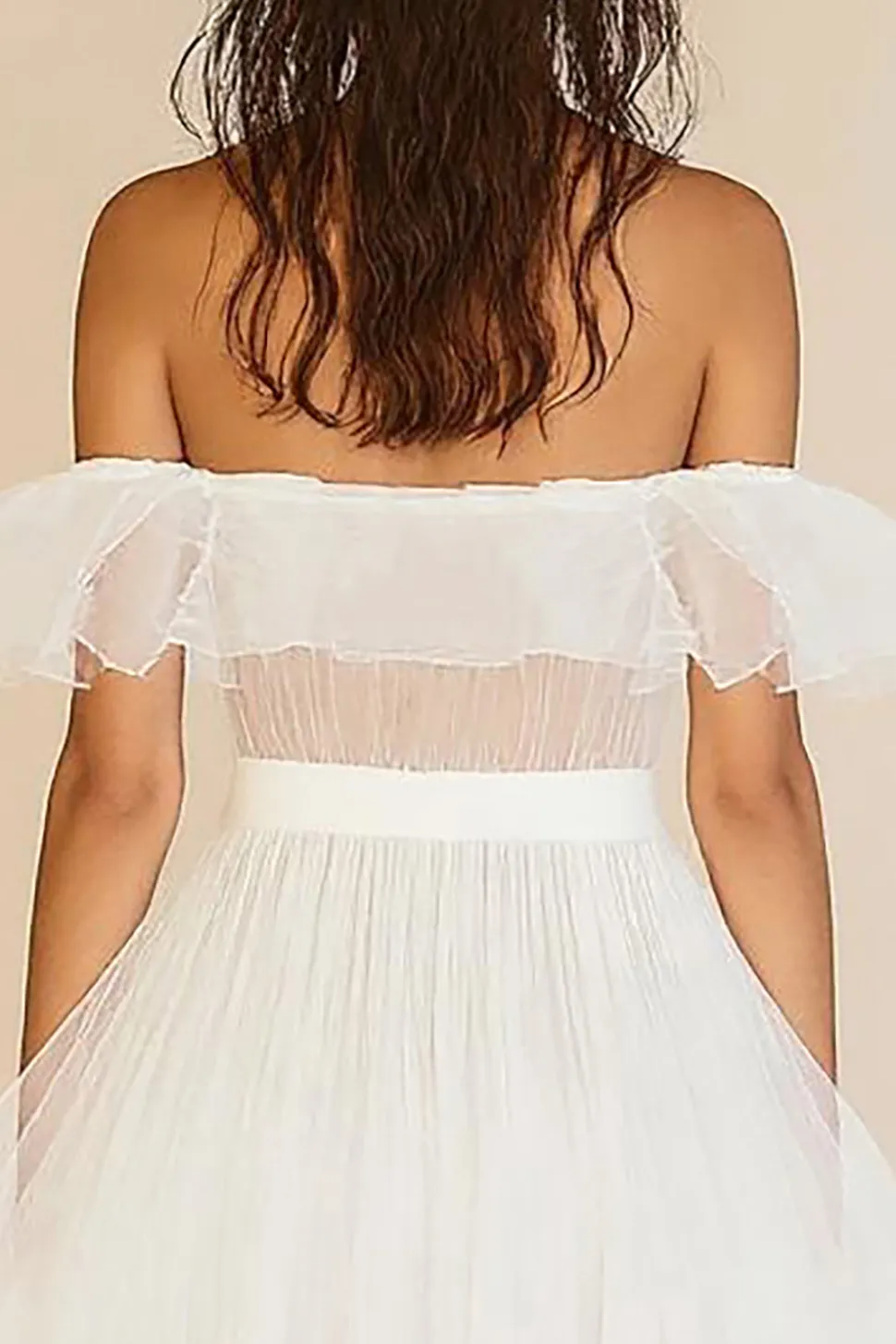 Branco Uma linha fora do ombro babado vestido de formatura