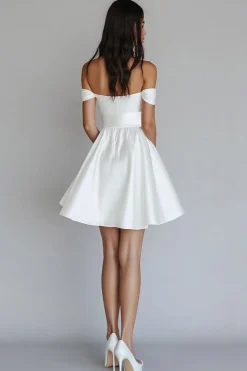 Branco Uma linha fora do ombro vestido de formatura
