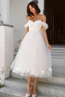 Branco Uma linha fora do ombro Midi vestido de noivado com laços