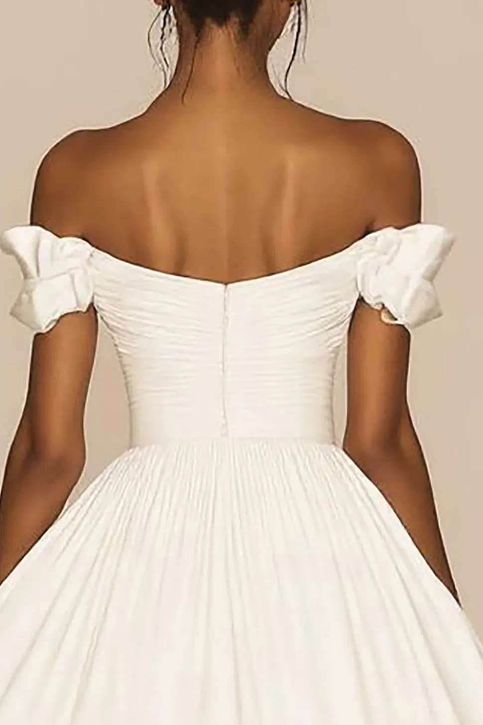 Branco Uma linha fora do ombro cetim babado vestido de formatura