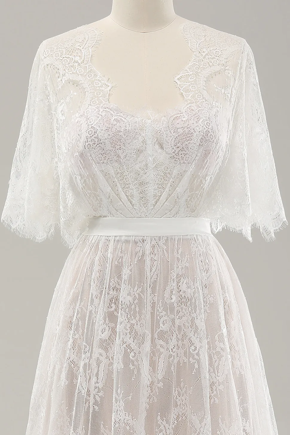 Branco Uma linha querida renda vestido de noiva longo com mangas curtas