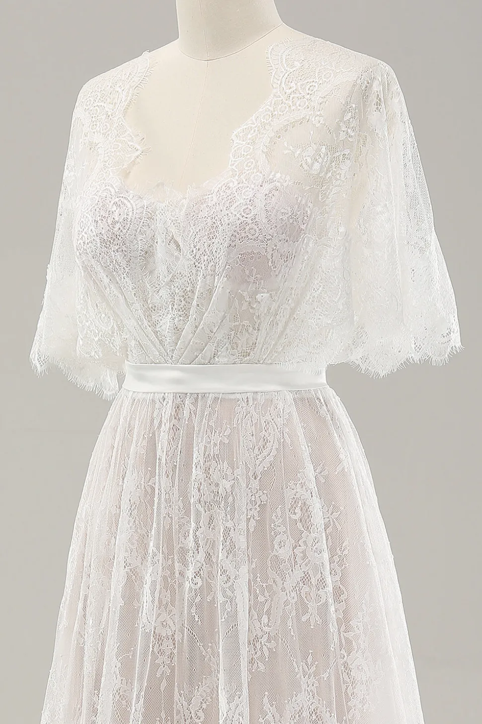 Branco Uma linha querida renda vestido de noiva longo com mangas curtas
