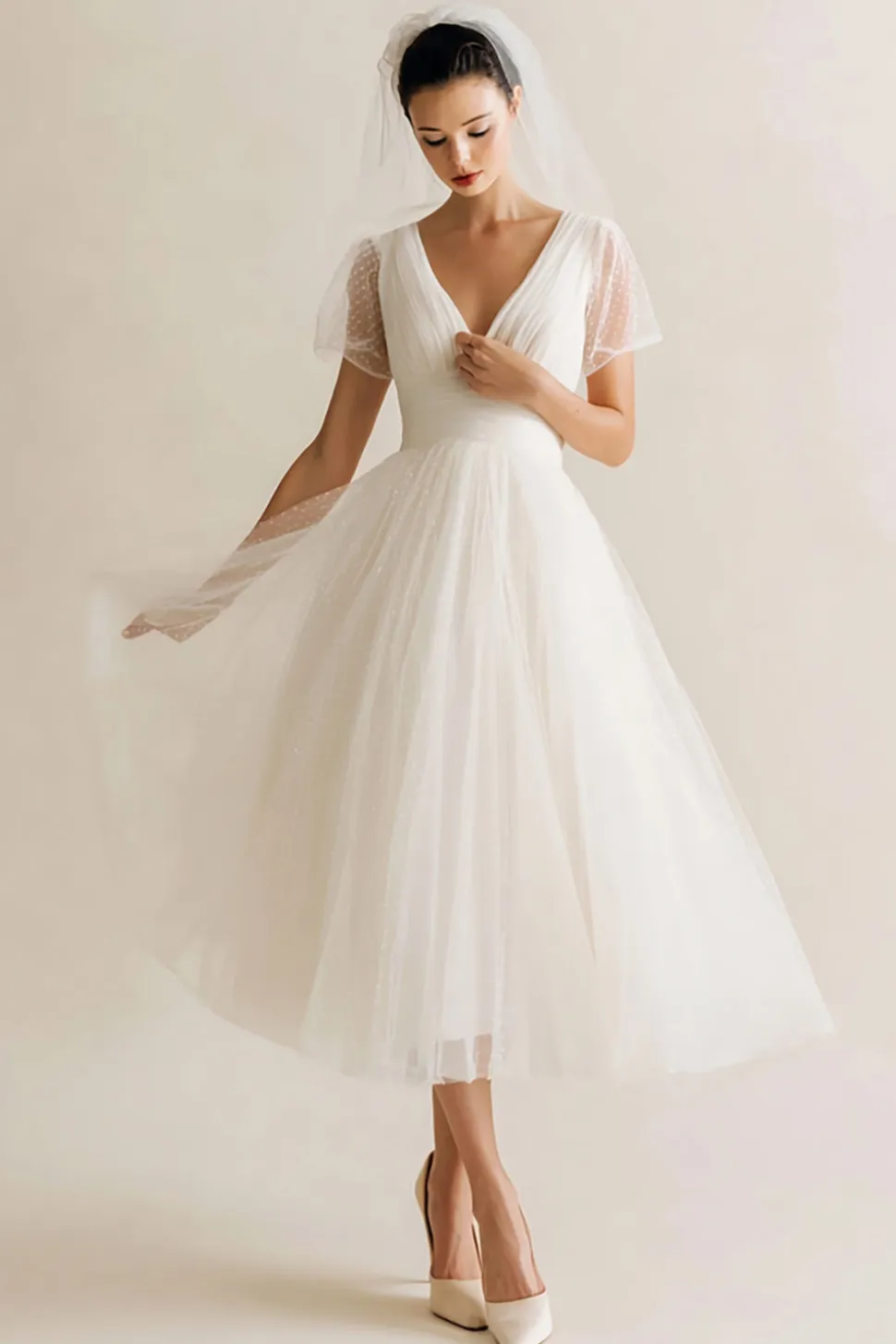 Branco V-Neck Uma linha pontilhada Tule Midi vestido de noiva