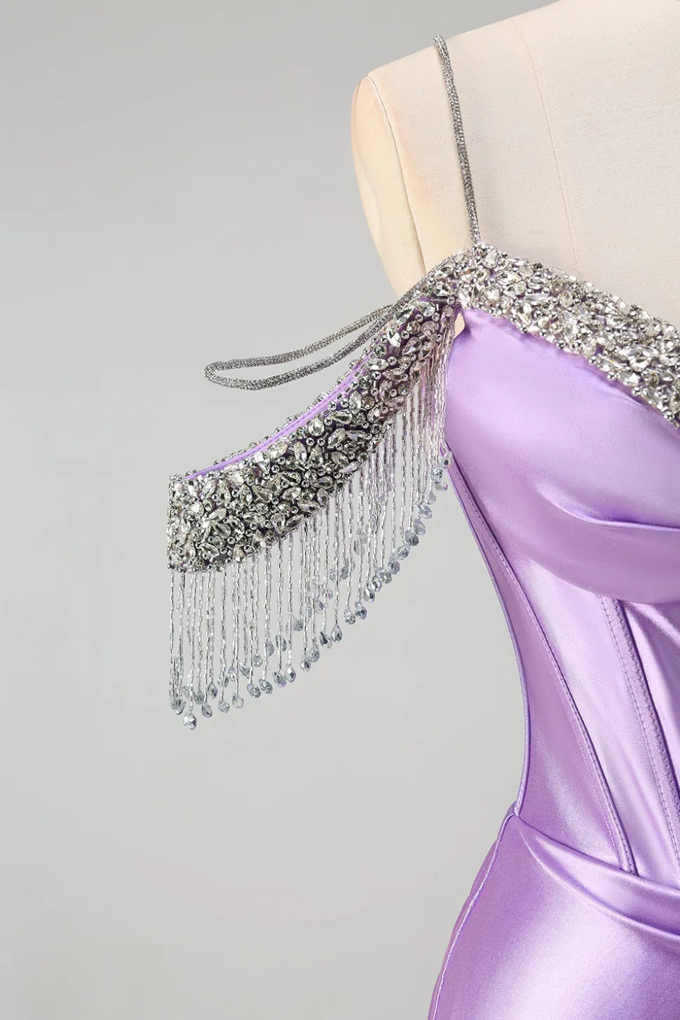 Brilhante Lilás Sereia Ombro Frio Tassels Cetim Frisado Frisado Vestido de Baile de Formatura com Fenda