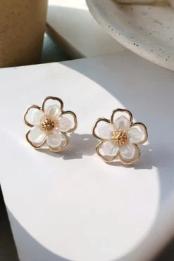 Brincos de Flores Brancas