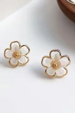 Brincos de Flores Brancas