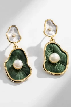 Brincos de pérolas de folha de lótus verde